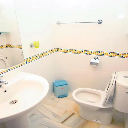 Rincon Del Mar - Spacious 3 Bedroom With Partial Sea Views Close To Bars And Restaurants -withing Walking Distance To The Beach Of Calahonda - Costa Del Sol Apartment
