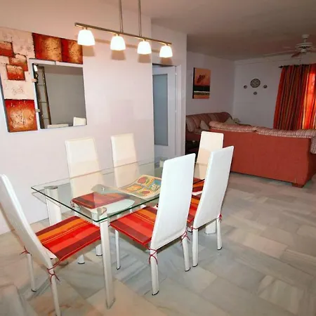 Rincon Del Mar - Spacious 3 Bedroom With Partial Sea Views Close To Bars And Restaurants -withing Walking Distance To The Beach Of Calahonda - Costa Del Sol Apartment